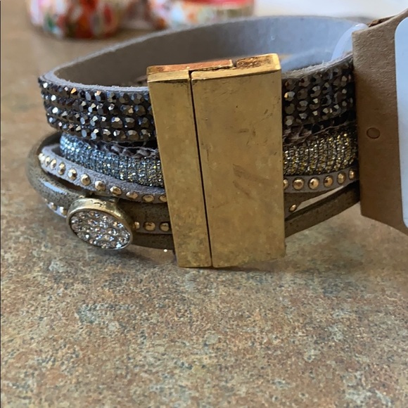 Sold!! NWT Sparkly Bracelt - Picture 3 of 6